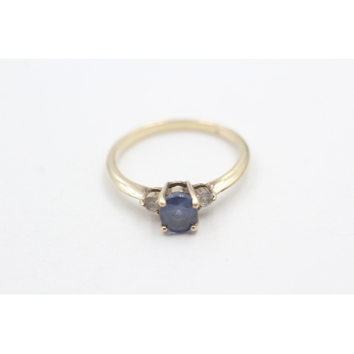 257 - 9ct gold blue and white sapphire ring (2g) Size O 1/2