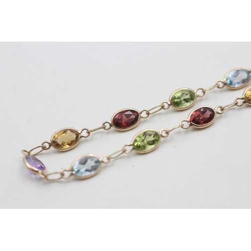 258 - 9ct gold garnet, amethyst, citrine, peridot and topaz bracelet (2.5g)