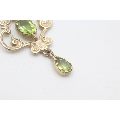 259 - 9ct gold vintage peridot pendant necklace (4.6g)