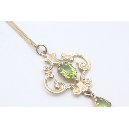 259 - 9ct gold vintage peridot pendant necklace (4.6g)