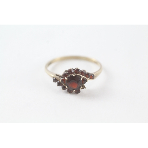 26 - 9ct gold garnet set cluster ring (1.7g) Size P