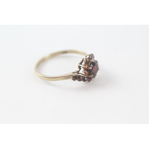 26 - 9ct gold garnet set cluster ring (1.7g) Size P