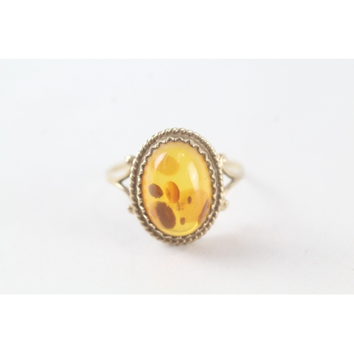 47 - 9ct gold baltic amber cabochon set cocktail ring (2g) Size T