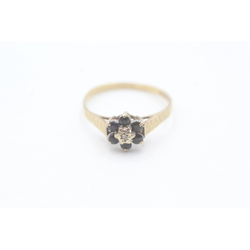 72 - 9ct gold vintage sapphire and diamond set floral cluster ring (1.2g) Size L