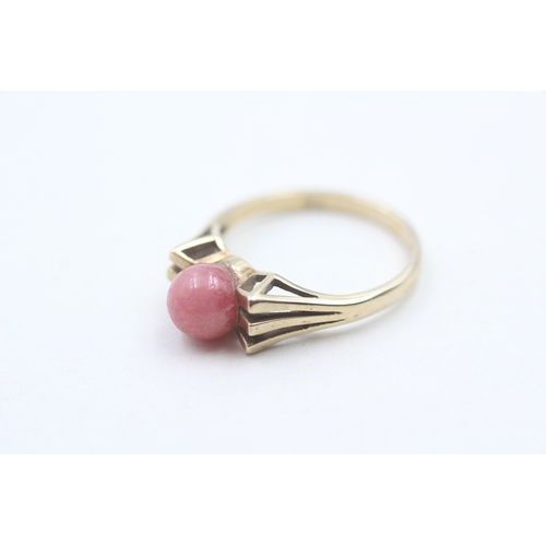 88 - 9ct gold and pink hardstone ring (2.3g) Size L