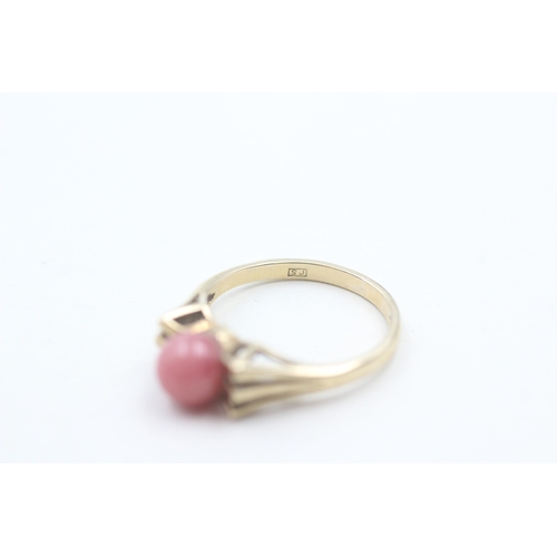 88 - 9ct gold and pink hardstone ring (2.3g) Size L