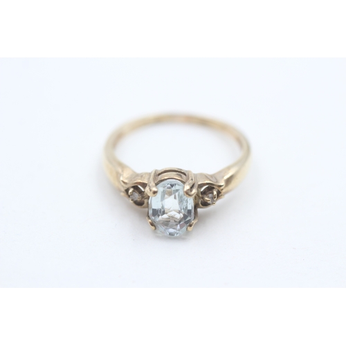 89 - 9ct gold aquamarine and white gemstone ring (2.5g) Size Q