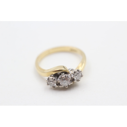 95 - 18ct gold diamond three stone ring (5g) Size N 1/2