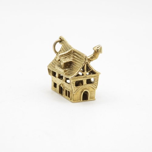 278 - 9ct Gold house charm - 7.5g