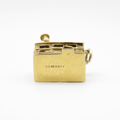 278 - 9ct Gold house charm - 7.5g