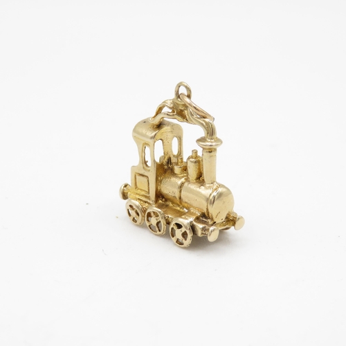 279 - 9ct Gold train charm - 8.2g