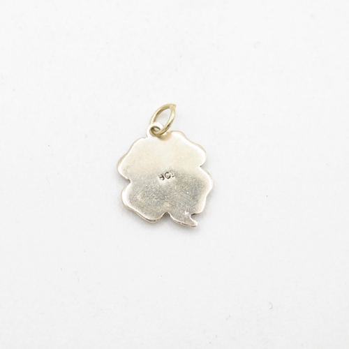 282 - 9ct Gold four leaf clover - 0.9g