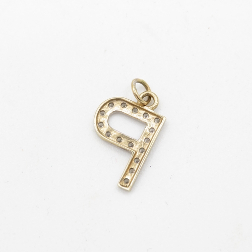 283 - 9ct Gold and cubic zirconia 'P' charm - 1.1g