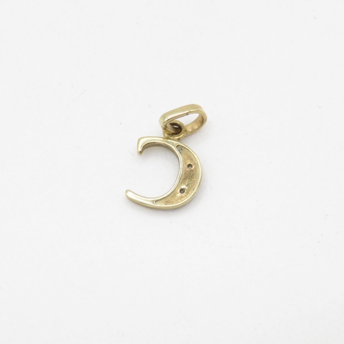 288 - 9ct Gold and diamond 'C' charm - 0.5g