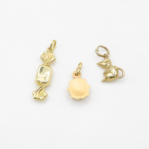 289 - 3 x 9ct Gold charms including rat, sweet and ladybug - 2.1g