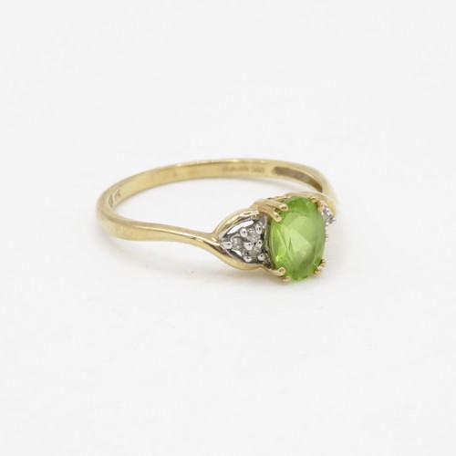 222 - 9ct gold peridot and diamond ring (1.8g) Size Q