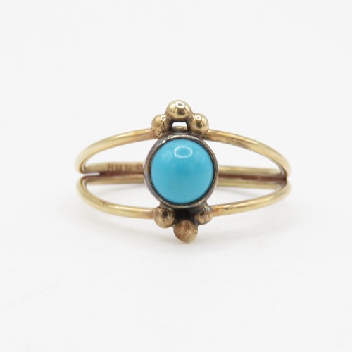 225 - 9ct gold turquoise ring (1.6g) Size M