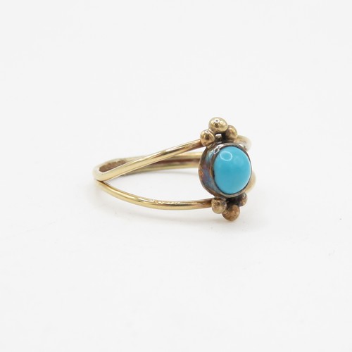 225 - 9ct gold turquoise ring (1.6g) Size M