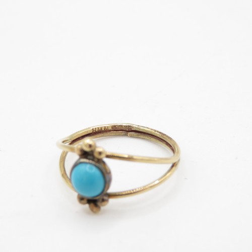 225 - 9ct gold turquoise ring (1.6g) Size M