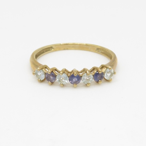 119 - 9ct gold tanzanite and iolite ring (2.1g) Size V