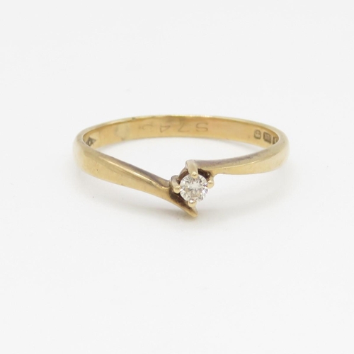 131 - 9ct gold and single diamond ring (1.2g) Size K