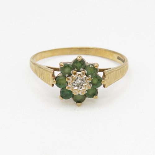 172 - 9ct gold emerald and diamond cluster set ring (1.3g) Size O