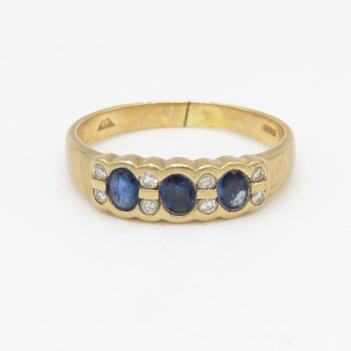 173 - 9ct gold three stone sapphire and diamond ring (2.5g) Size O 1/2