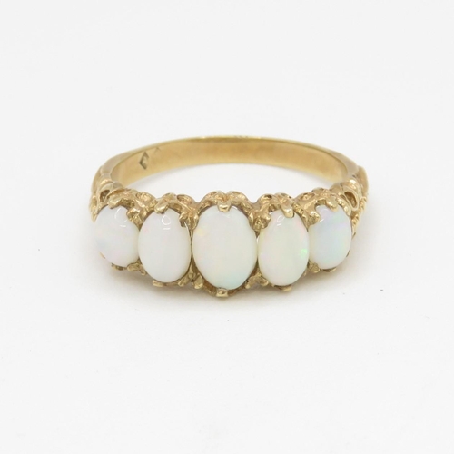 175 - 9ct gold opal five stone ring (3.7g) Size R