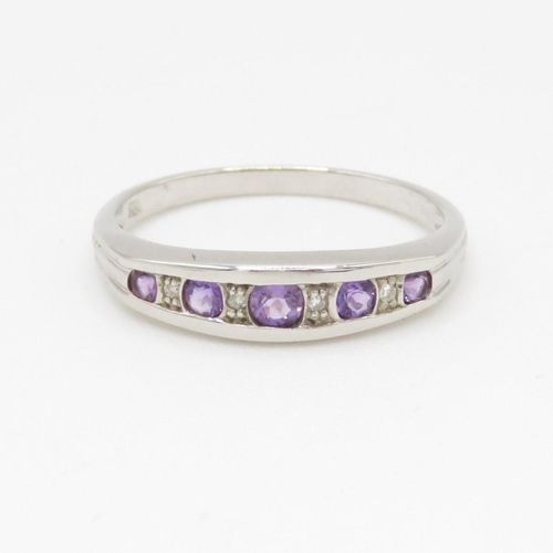 20 - 9ct gold amethyst and diamond row set ring (2.5g) Size U