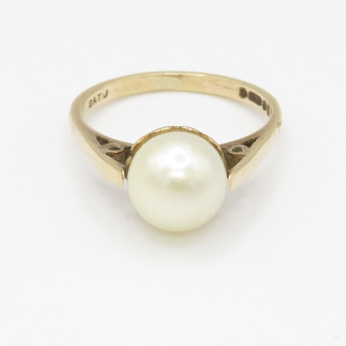 21 - 9ct gold cultured pearl ring (2.2g) Size L