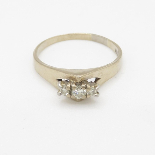 26 - 18ct gold vintage diamond three stone ring (3g) Size N