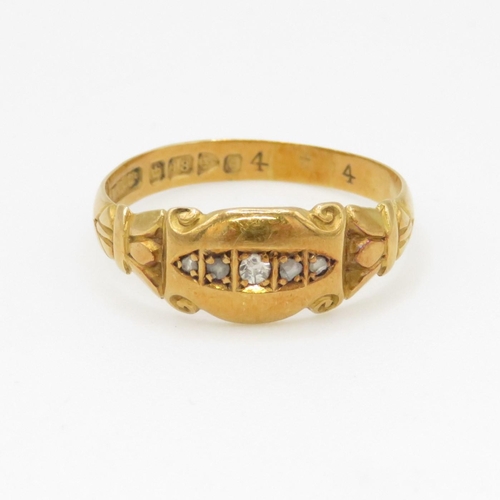 46 - 18ct gold and diamond ring (3.3g) Size R