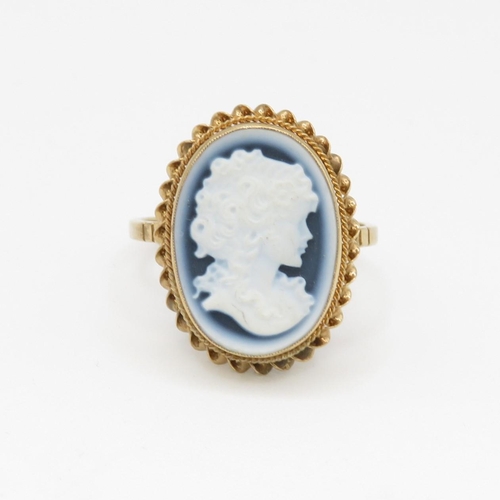 51 - 9ct gold portrait agate cameo ring (3.6g) Size Q