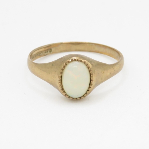 54 - 9ct gold vintage opal dress ring (1.5g) Size M