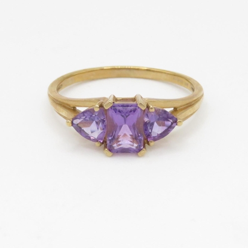 67 - 9ct gold amethyst dress ring (2.7g) Size V