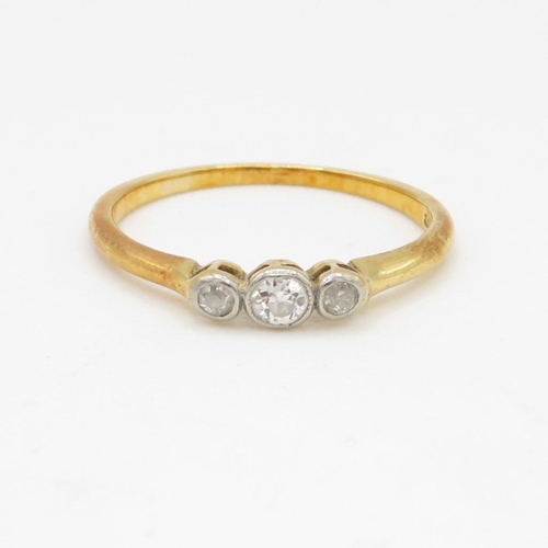 80 - 18ct gold diamond trilogy ring (1.8g) Size M