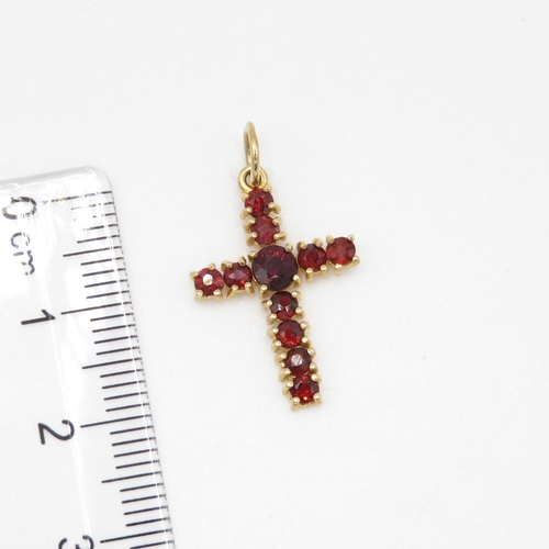 87 - 9ct gold and garnet cross pendant (1.2g)