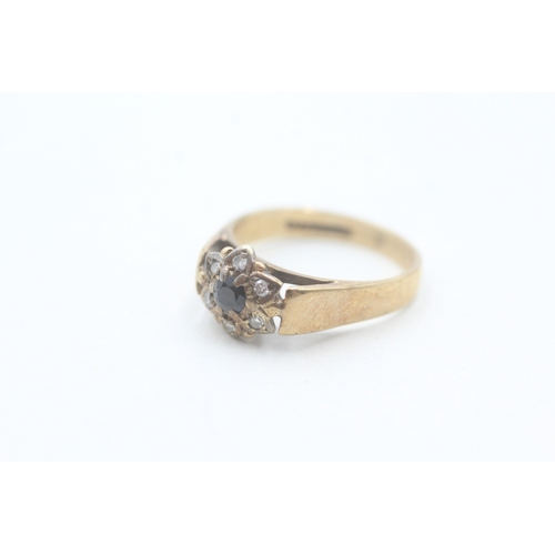 100 - 9ct gold sapphire and diamond ring (2.6g) Size K