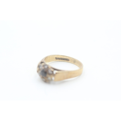 100 - 9ct gold sapphire and diamond ring (2.6g) Size K