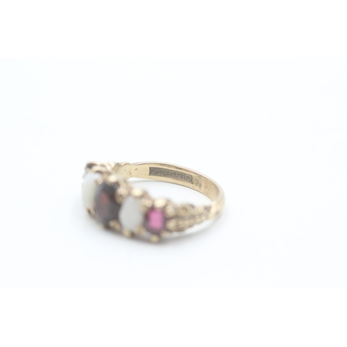 103 - 9ct gold garnet and opal set five stone eternity ring (3.8g) Size M