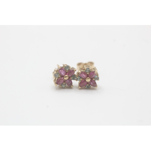 105 - 9ct gold ruby & green gemstone cluster stud earrings (1.2g)