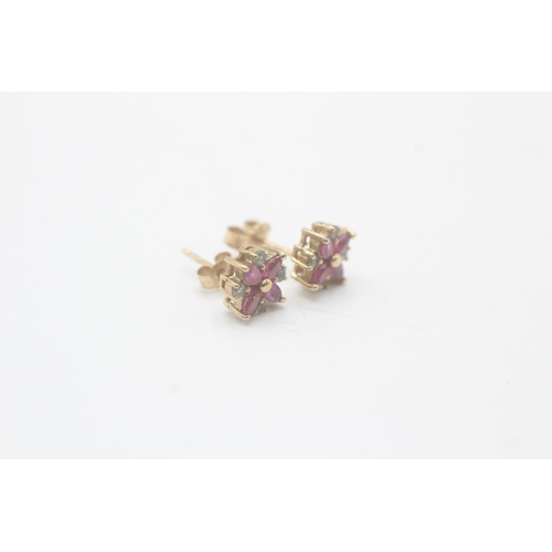 105 - 9ct gold ruby & green gemstone cluster stud earrings (1.2g)