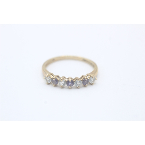 119 - 9ct gold tanzanite and iolite ring (2.1g) Size V