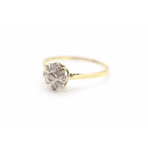 126 - 18ct gold and diamond ring (2g) Size V