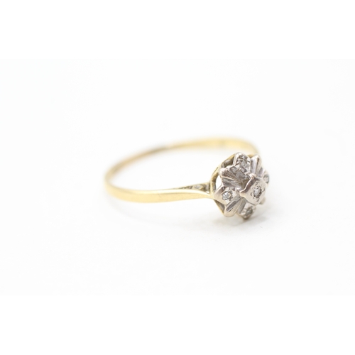 126 - 18ct gold and diamond ring (2g) Size V