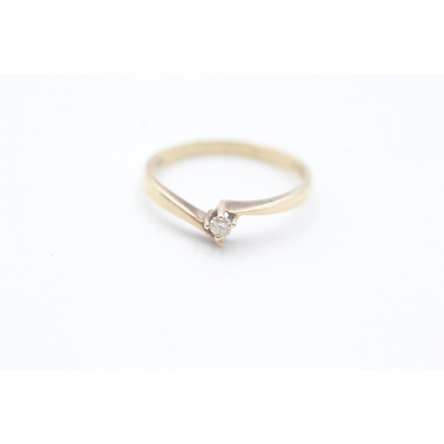 131 - 9ct gold and single diamond ring (1.2g) Size K