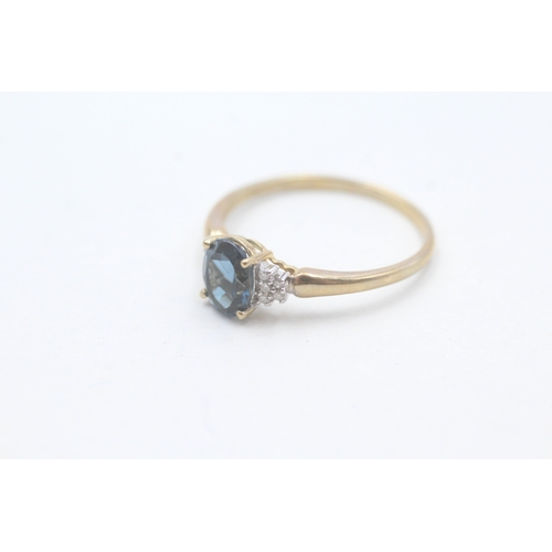 132 - 9ct gold diamond and topaz framed ring (2g) Size V