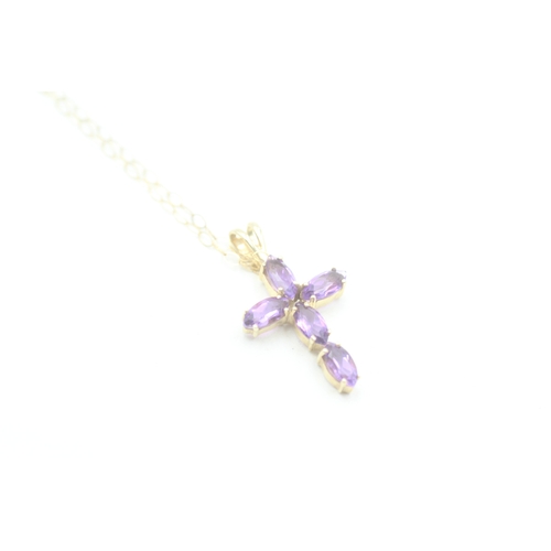 135 - 9ct gold amethyst cross pendant necklace (1.3g)