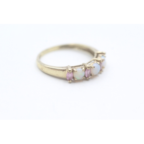 138 - 9ct gold ruby and opal row set ring (2.4g) Size S