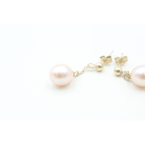 153 - 2 x 9ct gold cultured pearl stud and drop earrings (2.6g)